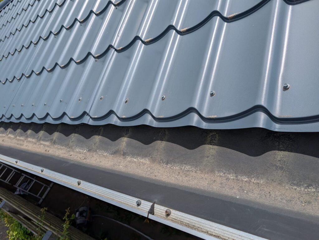 Nieuwe metalen dakbeplating geïnstalleerd — RBM Europe